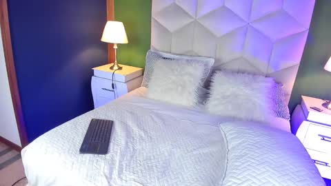 Queen Violet online show from February 21, 2025, 8:05 pm