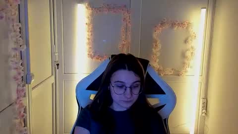 Snapshot of queen_amelie chatting on April 24, 2026, 1:13 pm Amelie online show from April 24, 2026, 1:13 pm