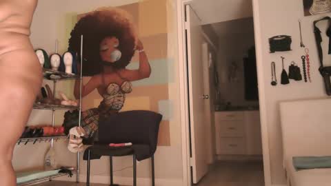 Snapshot of queen_anita chatting on November 25, 2025, 8:31 pm QnAnitaDix online show from November 25, 2025, 8:31 pm