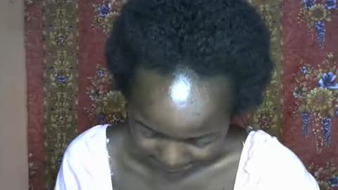 queen_banice online show from October 27, 2025, 6:01 pm