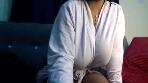 queen_doli online show from February 4, 2026, 8:47 pm