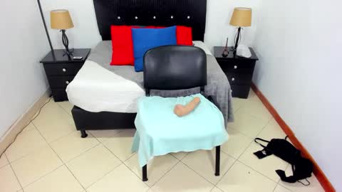 Snapshot of queen_ebony_69 chatting on December 29, 2024, 1:24 am Queen online show from December 29, 2024, 1:24 am