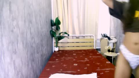 queen_gia online show from April 20, 2026, 12:24 am
