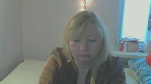 queen_jane8 online show from March 11, 2025, 11:44 am