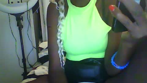 Snapshot of queen_kai chatting on July 27, 2026, 10:44 am queen_kai online show from July 27, 2026, 10:44 am