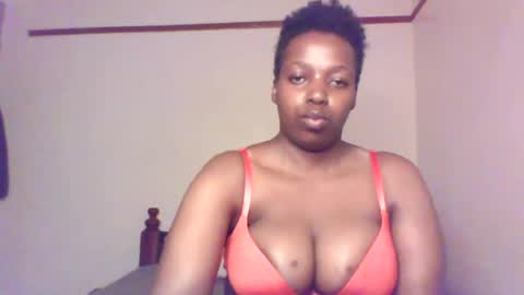 Snapshot of queen_melanine chatting on December 10, 2024, 12:39 am QUEEN online show from December 10, 2024, 12:39 am
