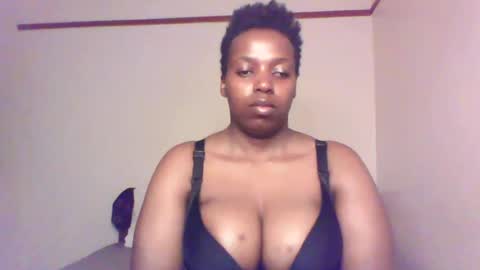 Snapshot of queen_melanine chatting on December 19, 2024, 1:07 am QUEEN online show from December 19, 2024, 1:07 am
