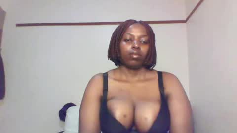 Snapshot of queen_melanine chatting on January 17, 2025, 12:31 am QUEEN online show from January 17, 2025, 12:31 am