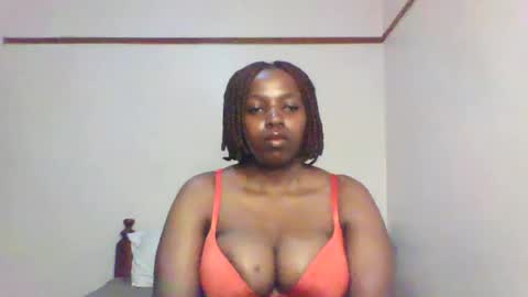 Snapshot of queen_melanine chatting on February 3, 2025, 12:25 am QUEEN online show from February 3, 2025, 12:25 am