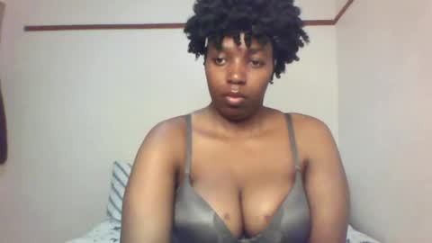 Snapshot of queen_melanine chatting on February 20, 2025, 3:23 am QUEEN online show from February 20, 2025, 3:23 am