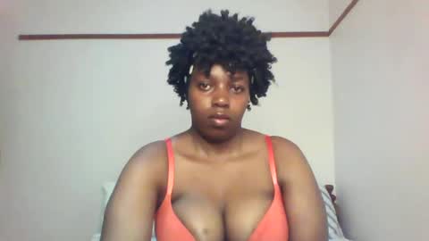 Snapshot of queen_melanine chatting on February 24, 2025, 12:20 am QUEEN online show from February 24, 2025, 12:20 am