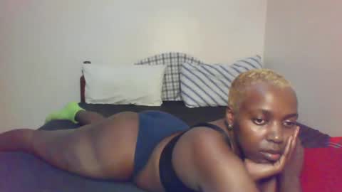 Snapshot of queen_melanine chatting on March 5, 2025, 1:52 am QUEEN online show from March 5, 2025, 1:52 am