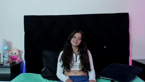 queen_misy online show from April 8, 2026, 8:42 pm