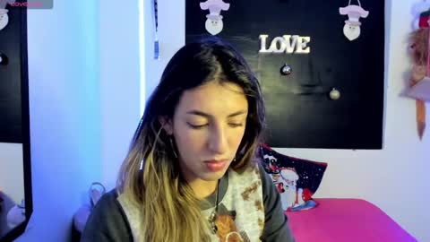 queen_natttyy online show from January 3, 2025, 3:49 am