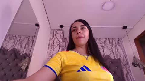 Snapshot of queen_nyxx chatting on June 18, 2026, 2:01 am QueenNyx online show from June 18, 2026, 2:01 am