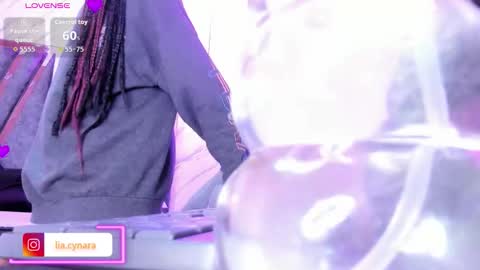   online show from October 7, 2025, 12:13 pm