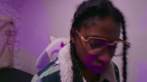   online show from December 3, 2025, 11:19 am