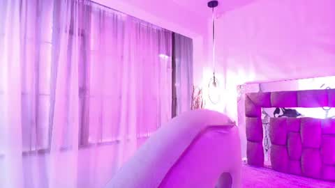 Snapshot of queen_perla_ chatting on July 5, 2026, 12:23 pm online show from July 5, 2026, 12:23 pm