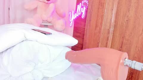 queen_yully online show from March 7, 2025, 10:32 pm