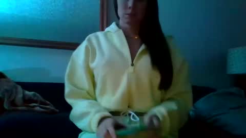 Snapshot of queenbee6269 chatting on December 12, 2024, 3:21 am queenbee6269 online show from December 12, 2024, 3:21 am