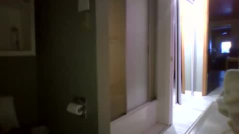 Snapshot of queenbee6269 chatting on December 30, 2024, 2:20 am queenbee6269 online show from December 30, 2024, 2:20 am