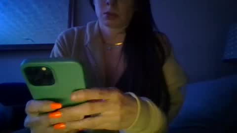 Snapshot of queenbee6269 chatting on February 6, 2025, 1:16 am queenbee6269 online show from February 6, 2025, 1:16 am