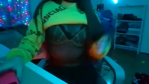 Snapshot of queenbee6269 chatting on January 10, 2026, 11:12 am queenbee6269 online show from January 10, 2026, 11:12 am