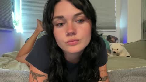 Snapshot of queencassidyy chatting on April 21, 2026, 11:18 pm Cassidy online show from April 21, 2026, 11:18 pm