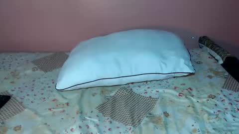 Snapshot of queenchloe1 chatting on May 4, 2026, 7:54 pm queenchloe1 online show from May 4, 2026, 7:54 pm