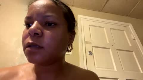 queencreolexo online show from November 23, 2025, 2:33 am