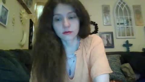 queencrimsonlvx online show from April 23, 2026, 9:19 am