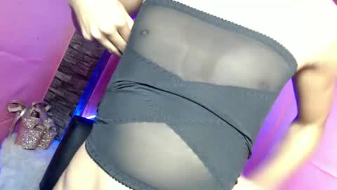 just call me QUEEN and ill be there online show from December 19, 2025, 7:15 am