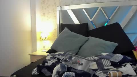 QUEENJEENN online show from December 7, 2024, 9:00 pm