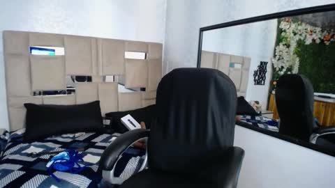 QUEENJEENN online show from January 14, 2025, 2:53 pm