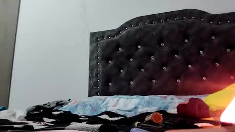 QUEENJEENN online show from December 2, 2025, 7:14 am