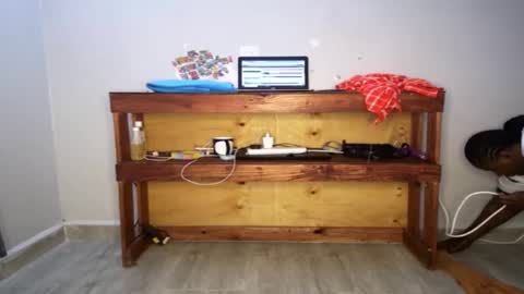 Nina online show from November 10, 2025, 4:39 pm