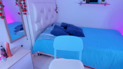 Andrea  online show from December 18, 2025, 12:33 pm