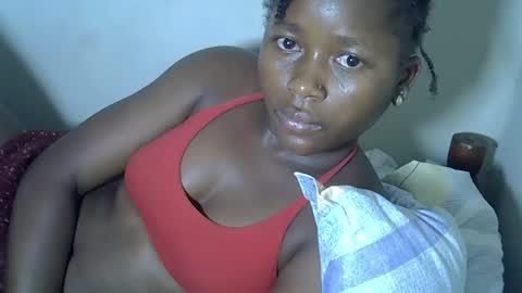 queenlena868103 online show from November 18, 2025, 10:25 pm