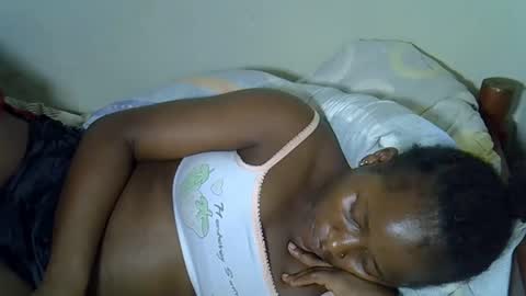 queenlena868103 online show from November 20, 2025, 10:42 pm