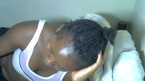 queenlena868103 online show from November 21, 2025, 7:01 pm