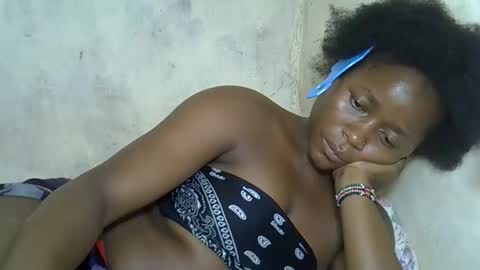 queenlena868103 online show from November 26, 2025, 7:04 pm