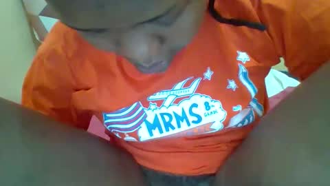 queenleona61 online show from September 30, 2025, 7:35 am