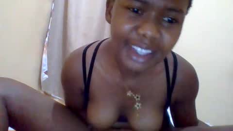 queenleona61 online show from May 23, 2026, 10:19 am