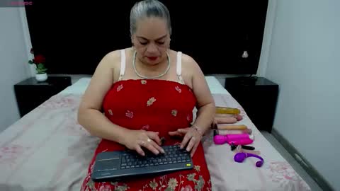 Snapshot of queenmature chatting on September 26, 2025, 8:46 pm VickyBoobss online show from September 26, 2025, 8:46 pm
