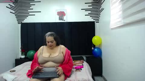 Snapshot of queenmature chatting on October 11, 2025, 1:09 pm VickyBoobss online show from October 11, 2025, 1:09 pm