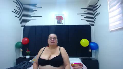 Snapshot of queenmature chatting on October 31, 2025, 1:01 pm VickyBoobss online show from October 31, 2025, 1:01 pm