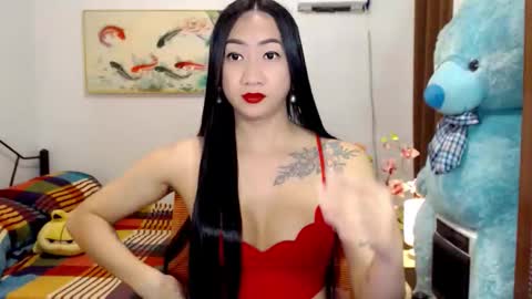 QUEEN online show from December 3, 2025, 7:38 am