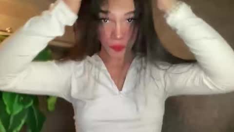 QUEEN online show from March 9, 2026, 5:39 pm