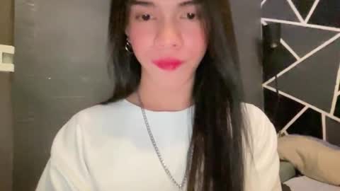 QUEEN online show from March 15, 2026, 12:11 pm