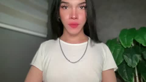 Snapshot of queenn_xxx chatting on June 24, 2026, 2:43 am QUEEN online show from June 24, 2026, 2:43 am